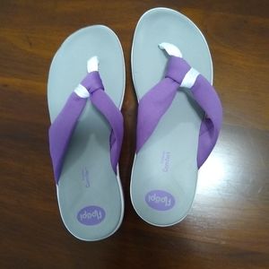 Floopi Extreme Comfort Flip Flop Sandals. Purple and White.  NWOT. Size 9